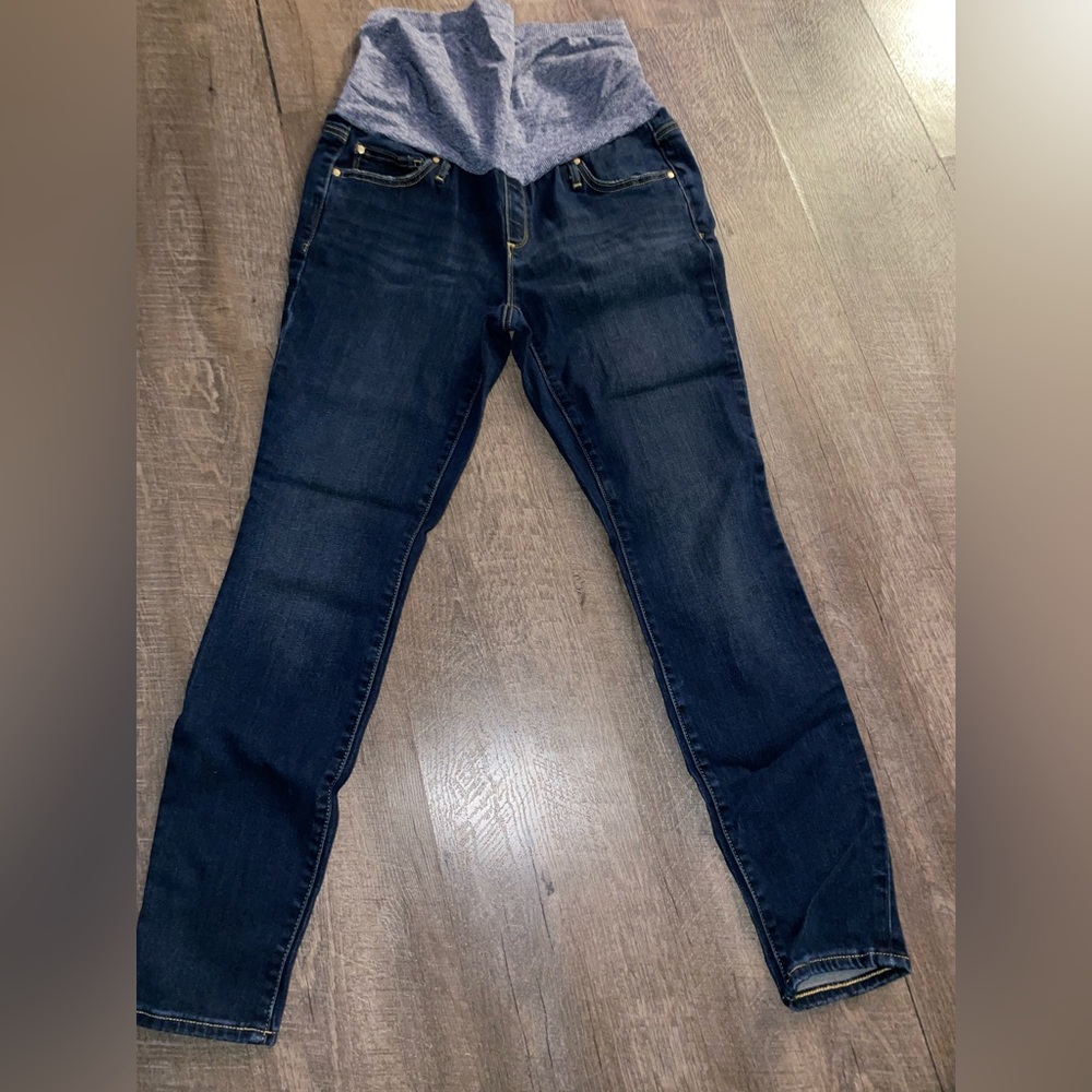 Women’s stretch NEVER WORN full panel maternity jeans